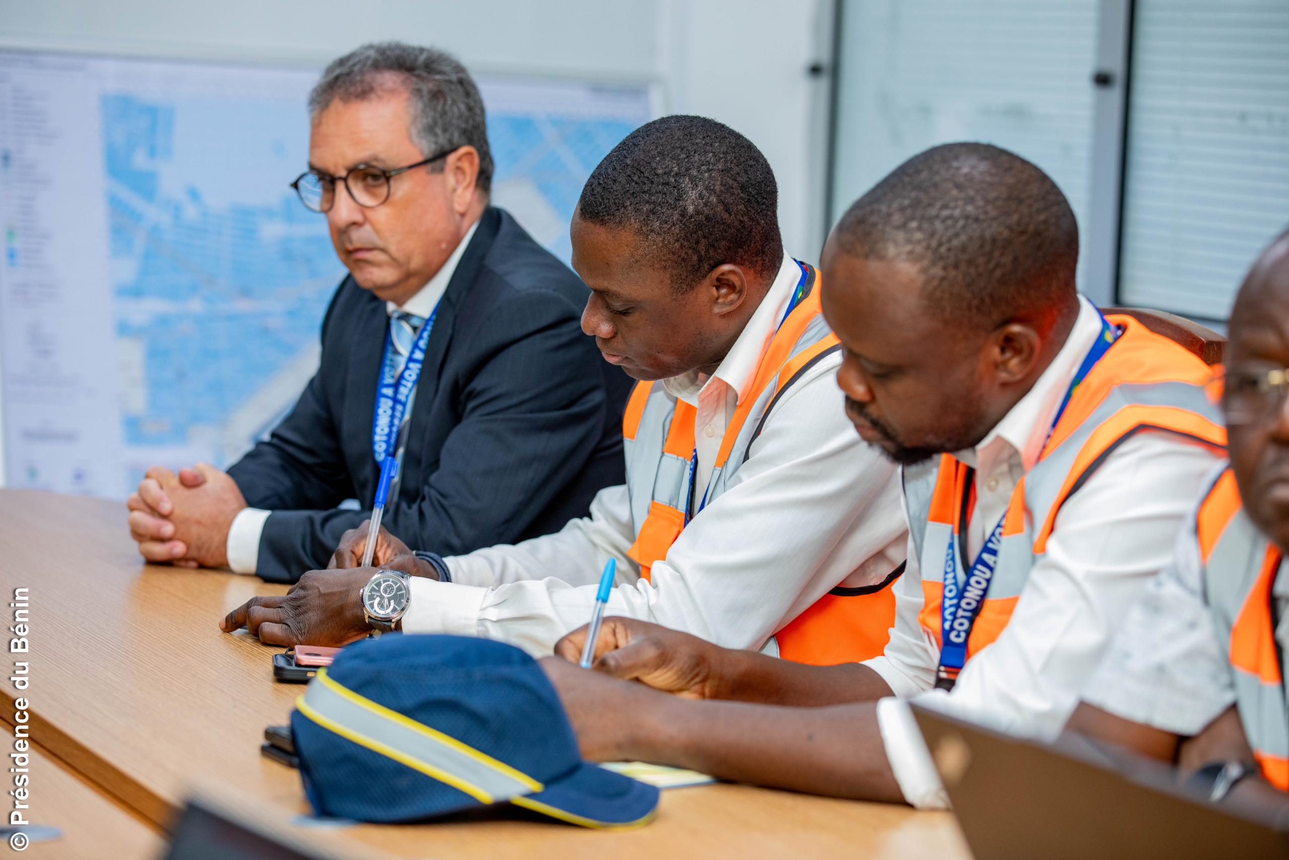Transports aériens au Bénin : José TONATO en visite à l'aéroport de Cotonou et à l'ASECNA