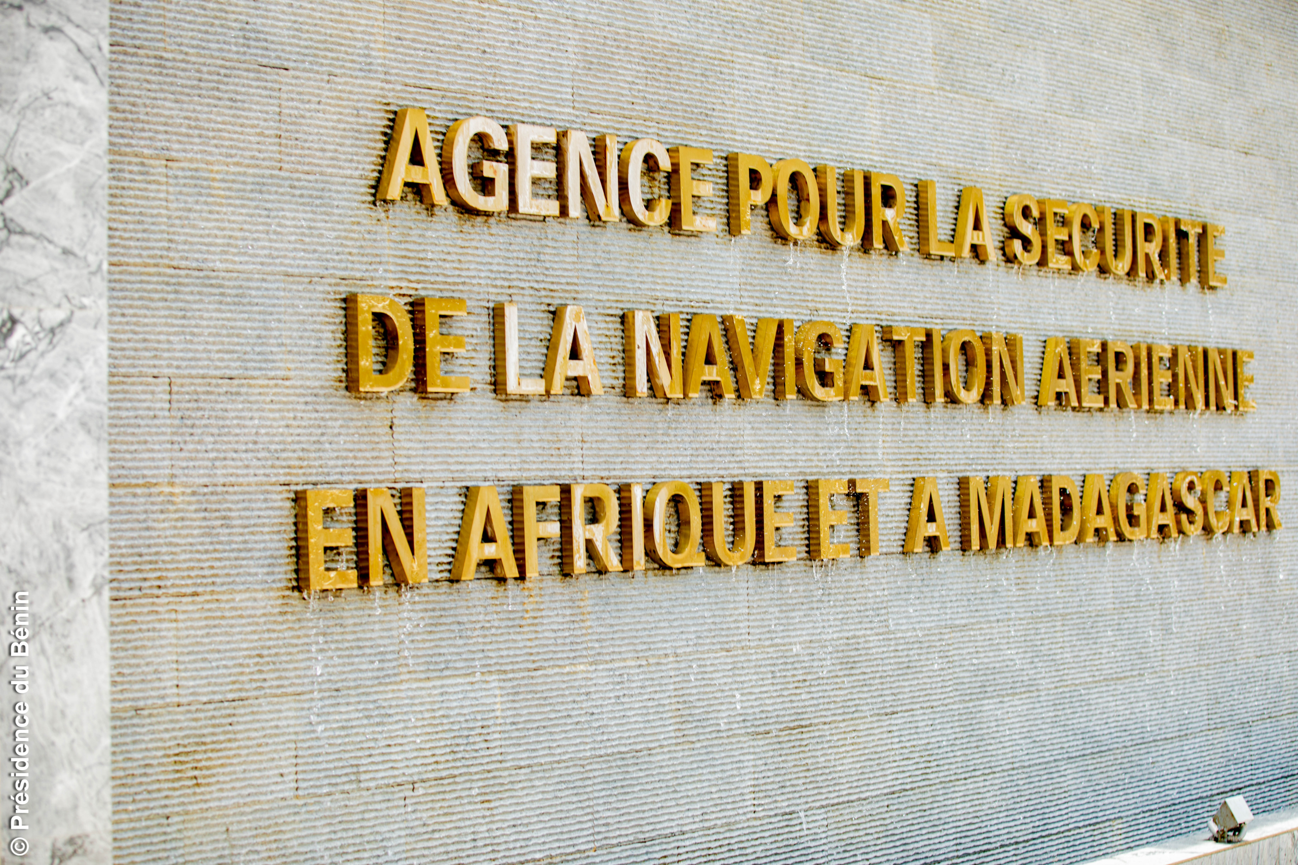 Transports aériens au Bénin : José TONATO en visite à l'aéroport de Cotonou et à l'ASECNA